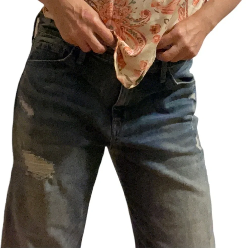 Treasure & Bond Mid Rise Relaxed Distressed Jeans Size 29 - Picture 5 of 9